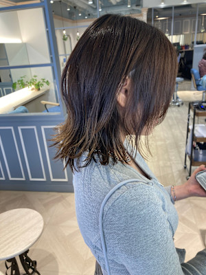 小顔顔周りレイヤーミディアムウルフコアミートリートメント赤羽