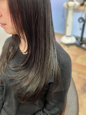 ロングの重さを解消する人気のレイヤーカット！