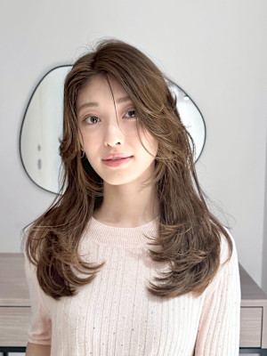 イメチェン／レイヤーカット／オリーブベージュ／大手町