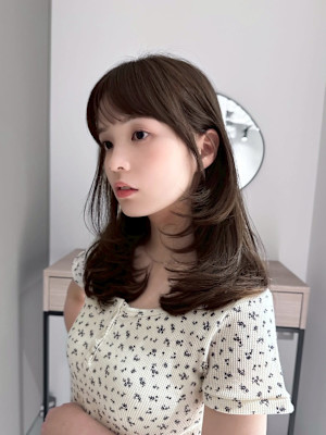 イメチェン／レイヤーカット／オリーブベージュ／大手町