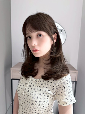 イメチェン／レイヤーカット／オリーブベージュ／大手町