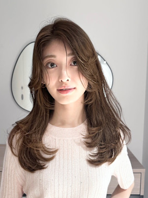 イメチェン／レイヤーカット／オリーブベージュ／大手町