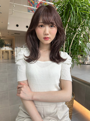 外ハネくびれミディアム