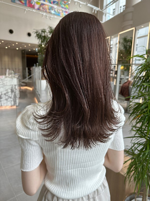 外ハネくびれミディアム