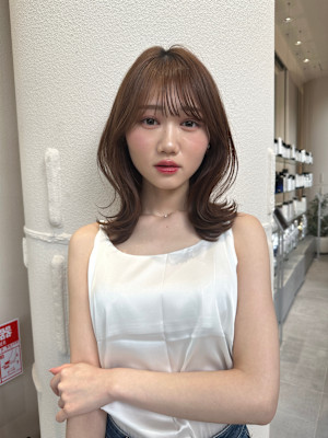 外ハネくびれミディアム