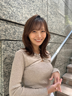 外ハネくびれミディアム