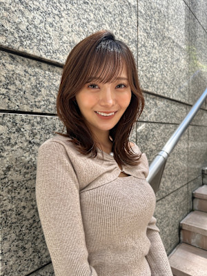 外ハネくびれミディアム