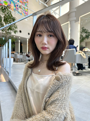 外ハネくびれミディアム