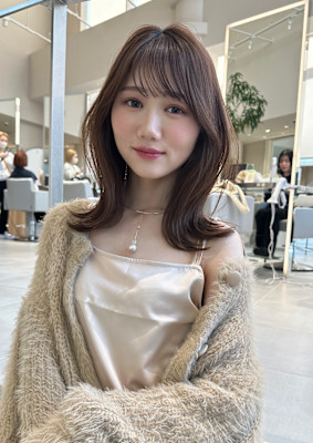 外ハネくびれミディアム