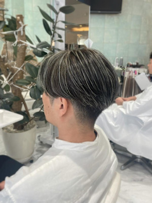 白髪ぼかし、グレイカラー、ハイライト、カット、センターパート