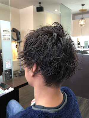 色気漂う無造作パーマ