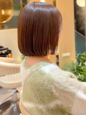 ミルクティーベージュ 内巻きボブ ツヤ髪 ワンカール