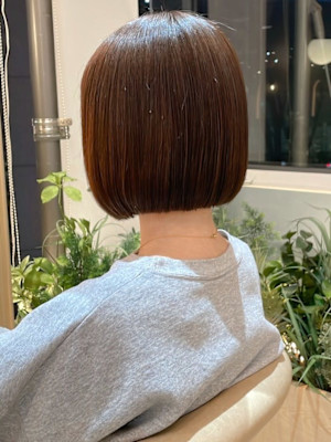 ミルクティーベージュ ミニボブ 縮毛矯正 髪質改善 ツヤ髪