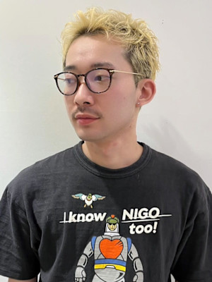 金髪ショート スパイキーショート ホワイト メンズパーマ