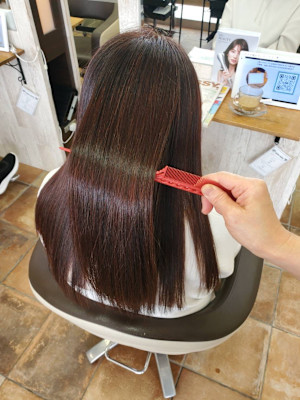 大人上品な雰囲気を演出するのに最適なワンレングススタイル