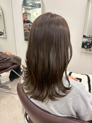 外ハネミディアム＆オリーブアッシュカラー/札幌駅ヘアケア特化