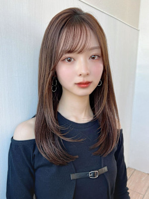 後れ毛が可愛い顔周りハイレイヤーロングチェリーブラウン 