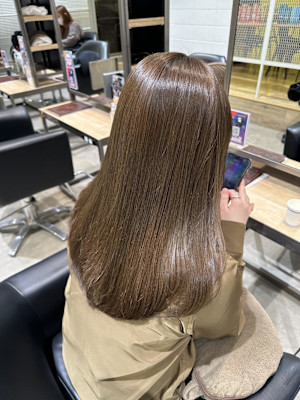 オリーブベージュ