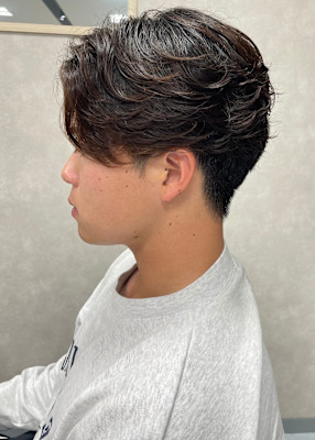 ビジネス～カジュアルまで【フェザーパーマ】センターパート