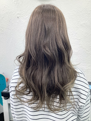 透明感あるモカベージュ