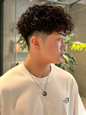 スペインカール 束感 ツーブロック 眉カット 10代20代