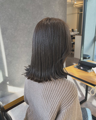 切りっぱなしベージュカラー。