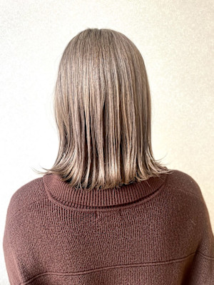 柔らかくクールなアッシュベージュ