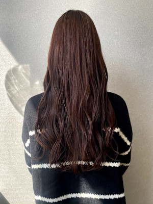 ふんわりロングヘアのナチュラルピンクブラウン