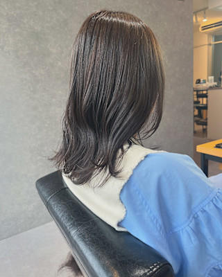 透け感グレージュ。