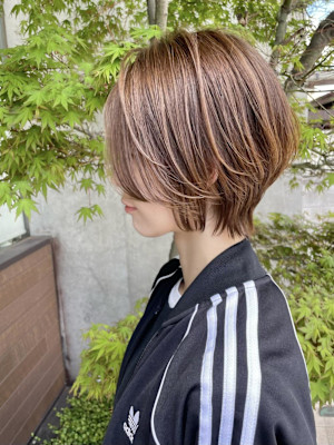 横顔が綺麗に！丸みショート