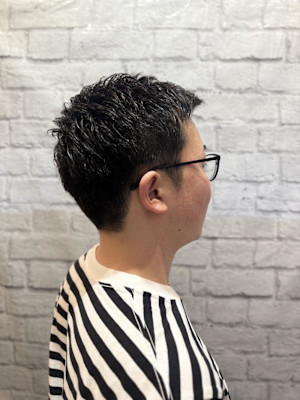 ナチュラルな刈り上げショート