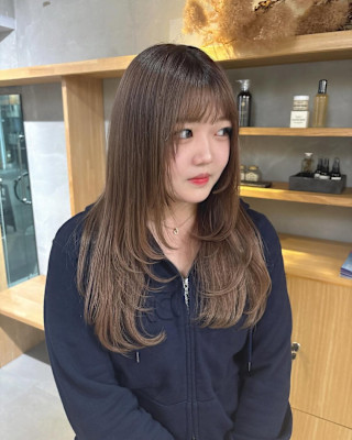 レイヤーカット×ツヤ感ブラウン