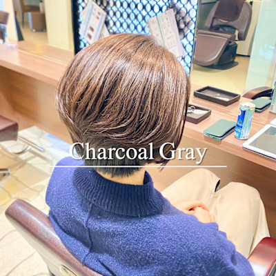 チャコールグレー