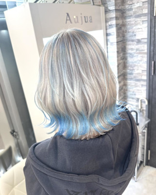 ホワイト×ペールブルーの特殊デザインカラー