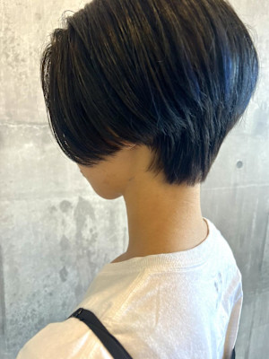 ショート／ダークブラウン