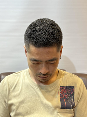 パンチパーマスキンフェード