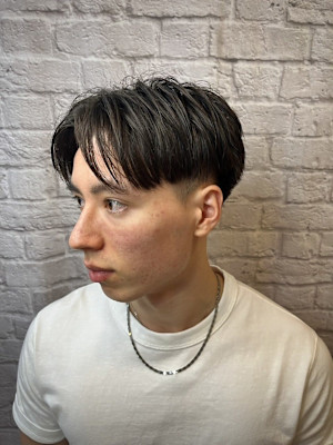 ショートセンターパートでサッパリ爽やかな大人新宿/理容室