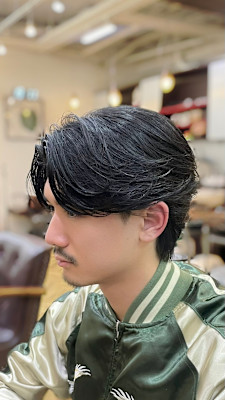 襟足ありセンターパートウルフフェザーパーマニュアンスパーマ