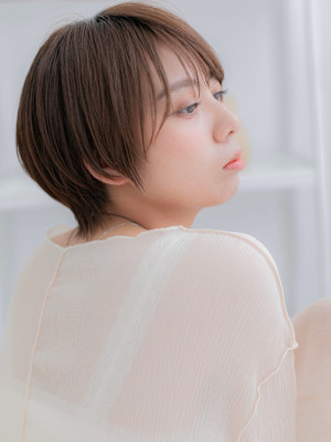 マッシュウルフショートステップボーンカット　細めハイライト