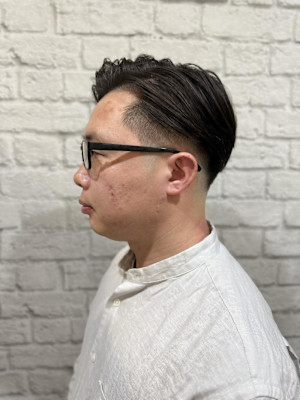 ツーブロックフェード×サイドパート