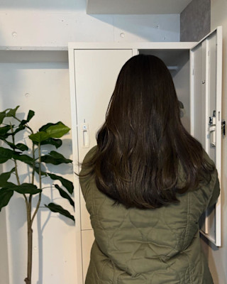 オリーブベージュカラー