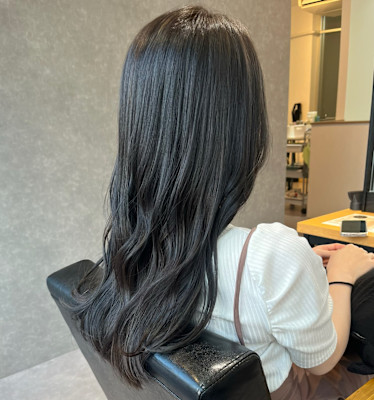 暗めグレーカラー。