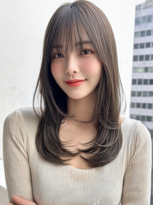 セミロング　レイヤーカット　顔周り　透明感　ベージュ　30代