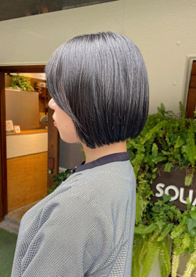 ミニマルボブ×ナチュラル艶ストレート