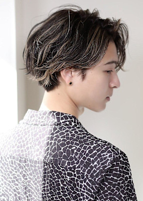 耳かけゆるウェーブセンターパート