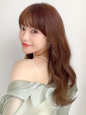 後れ毛が可愛い顔周りハイレイヤーロングチェリーブラウン 