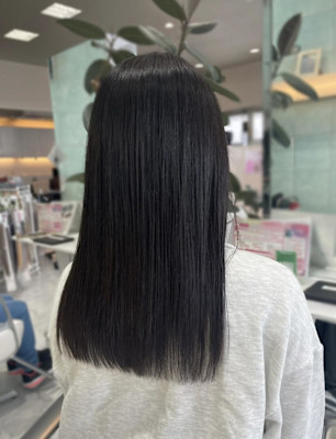 ぱっつんロング／切りっぱなしロング／ストレートヘア