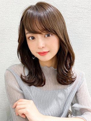 後れ毛が可愛い顔周りハイレイヤーロングチェリーブラウン