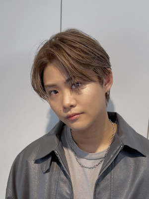 ミルクティーベージュ/センターパート/韓国ヘア/ダウンパーマ