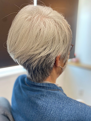 グレーヘアー、ショートスタイル